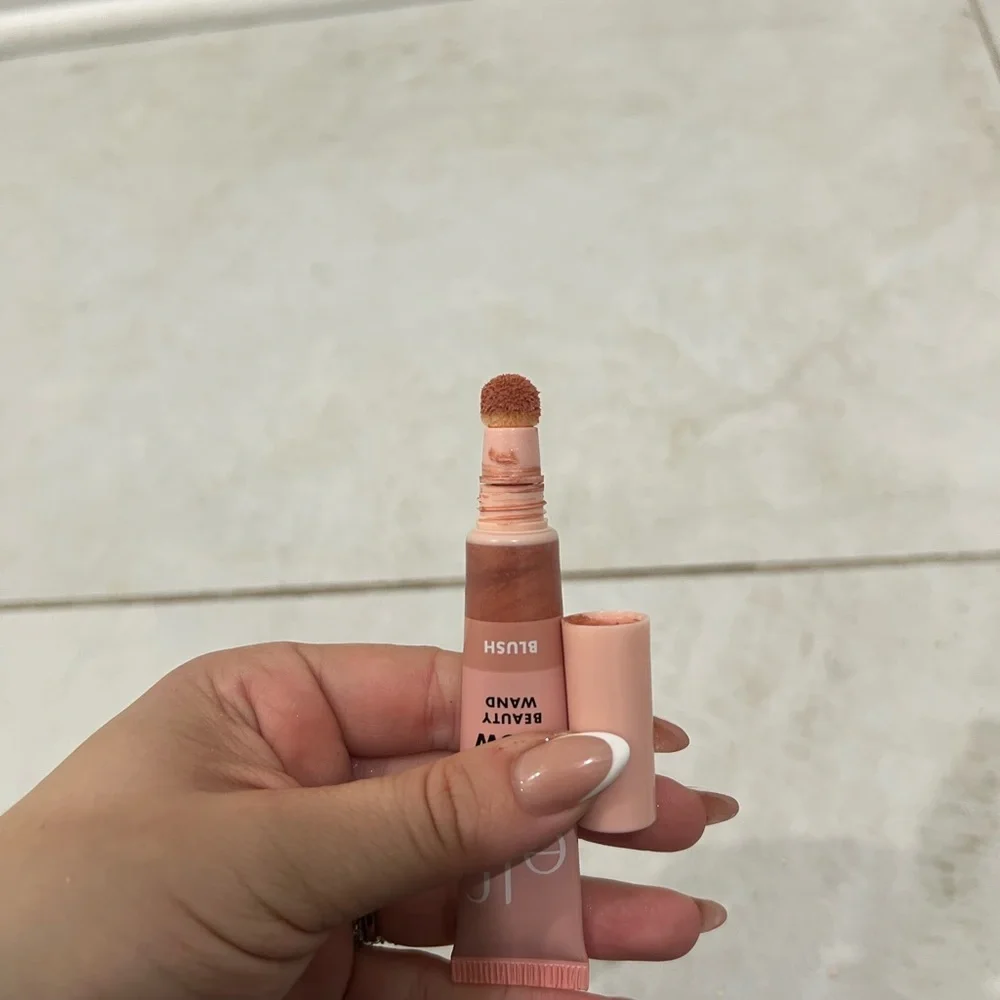 E.l.f. Blush Halo Glow Beauty Wand Candlelit